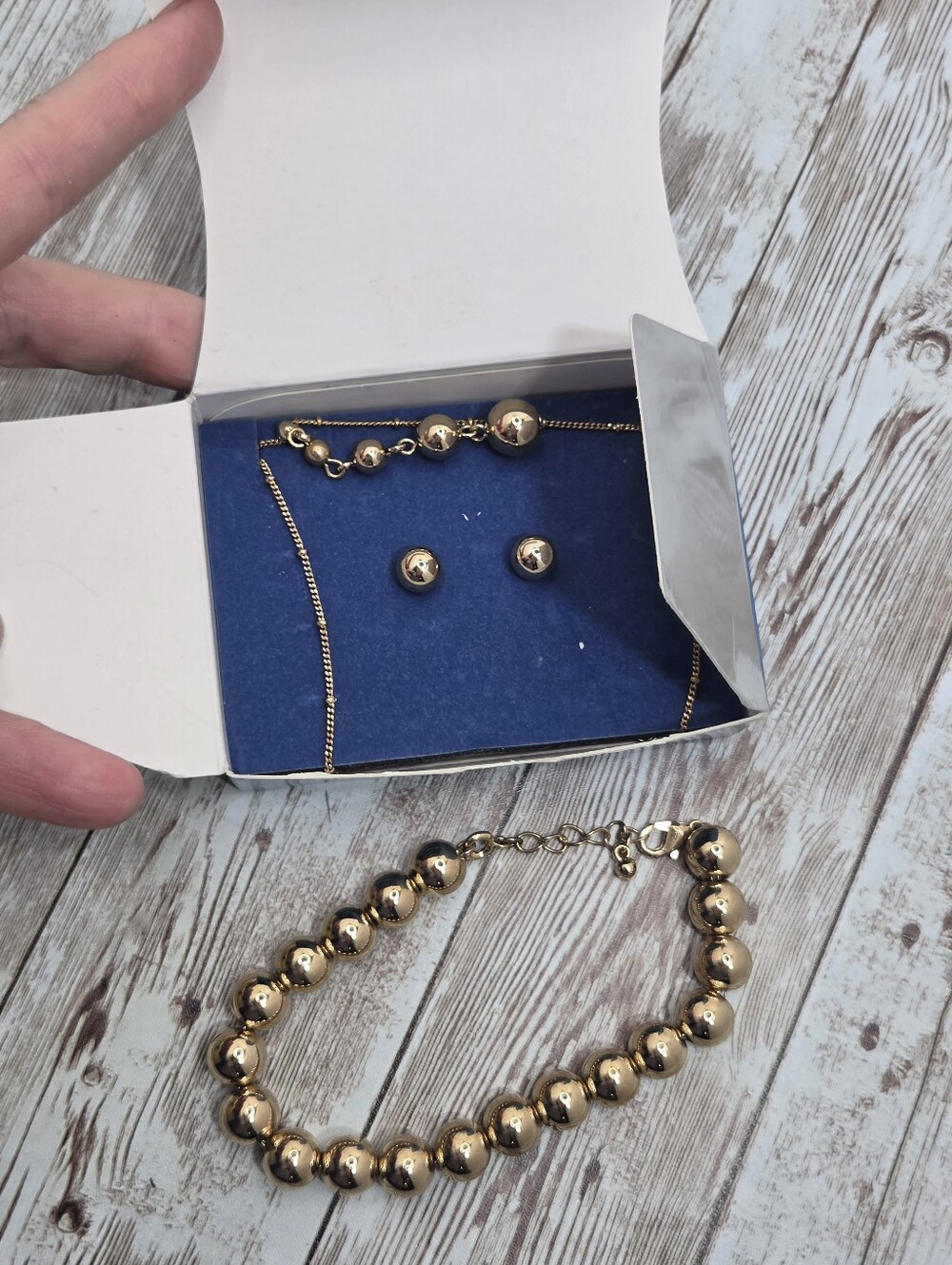 NIB Vintage 2008 Avon Goldtone 3-Piece Metallic Bead Jewelry Set ✨